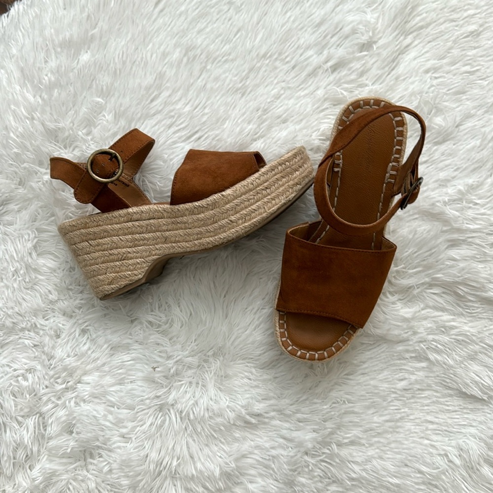 Target- Universal Threads - 6.5 wedges/platforms